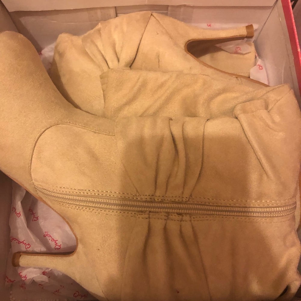 Shoes - Picture 6 of 7